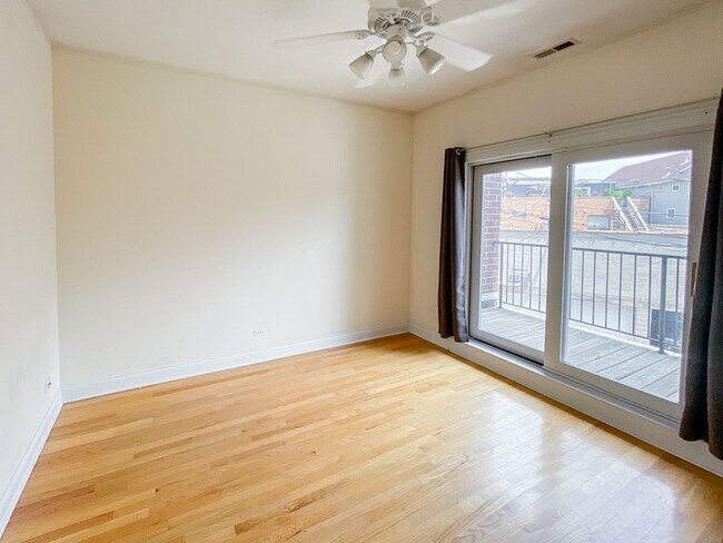 Building Photo - 2927-29 N. Southport