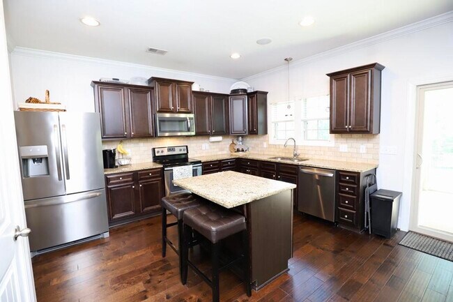 Building Photo - 545 Curlew Cir