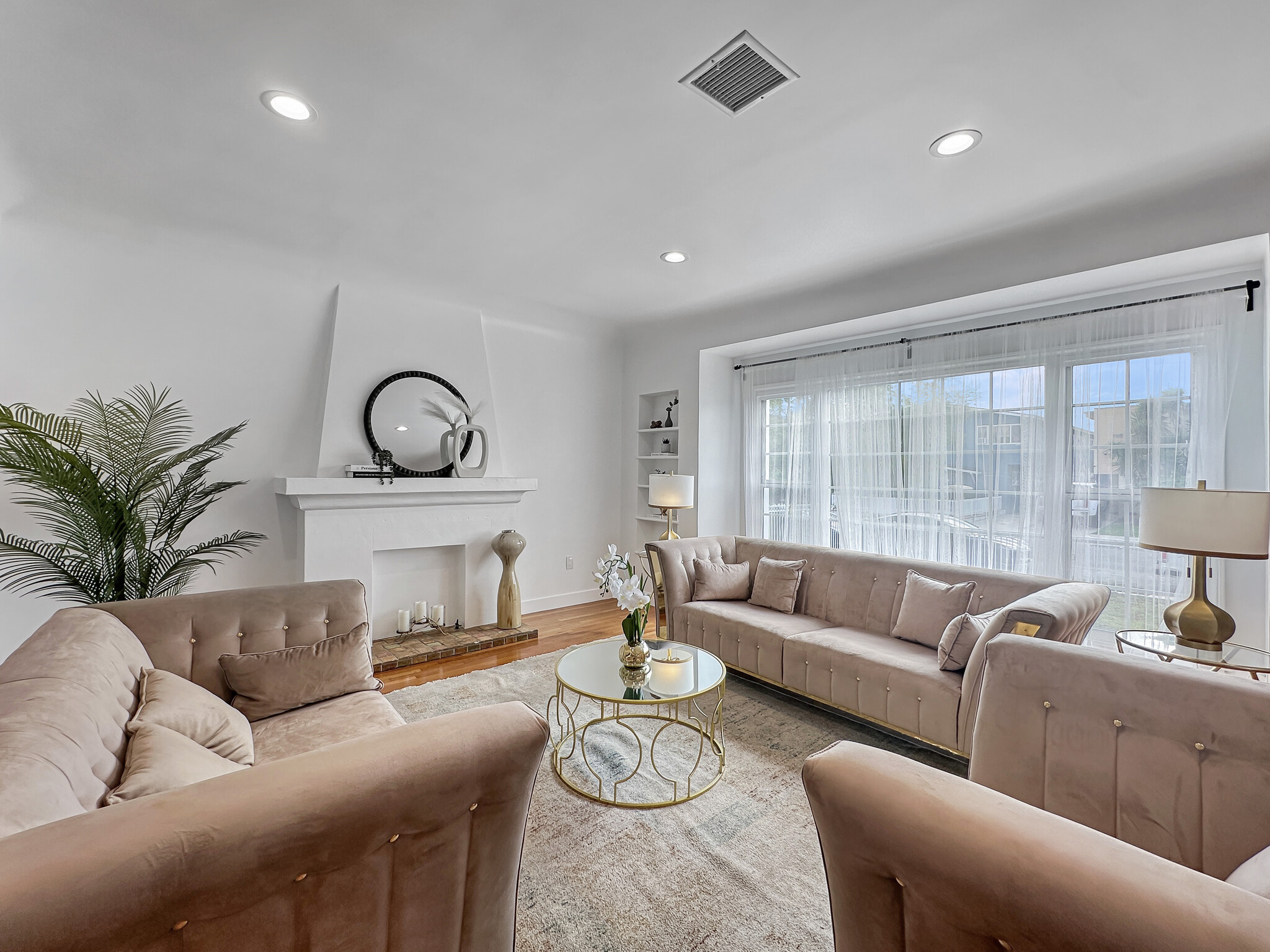 Building Photo - 4523 Saturn St