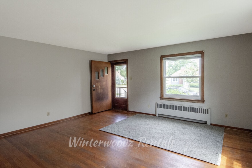 Building Photo - 1432 Porlier St