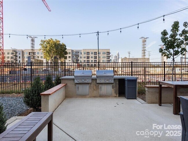 Building Photo - 1824 N Brevard St