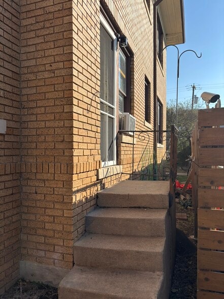 Building Photo - 5638 Richard Ave