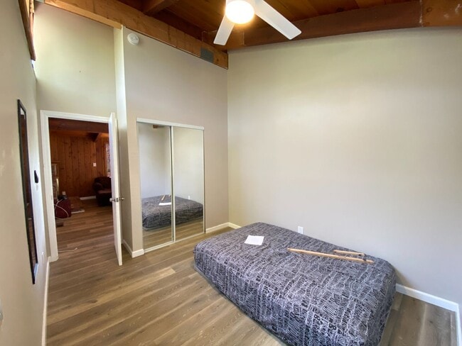 Building Photo - 7BD/4BA, Great Backyard!