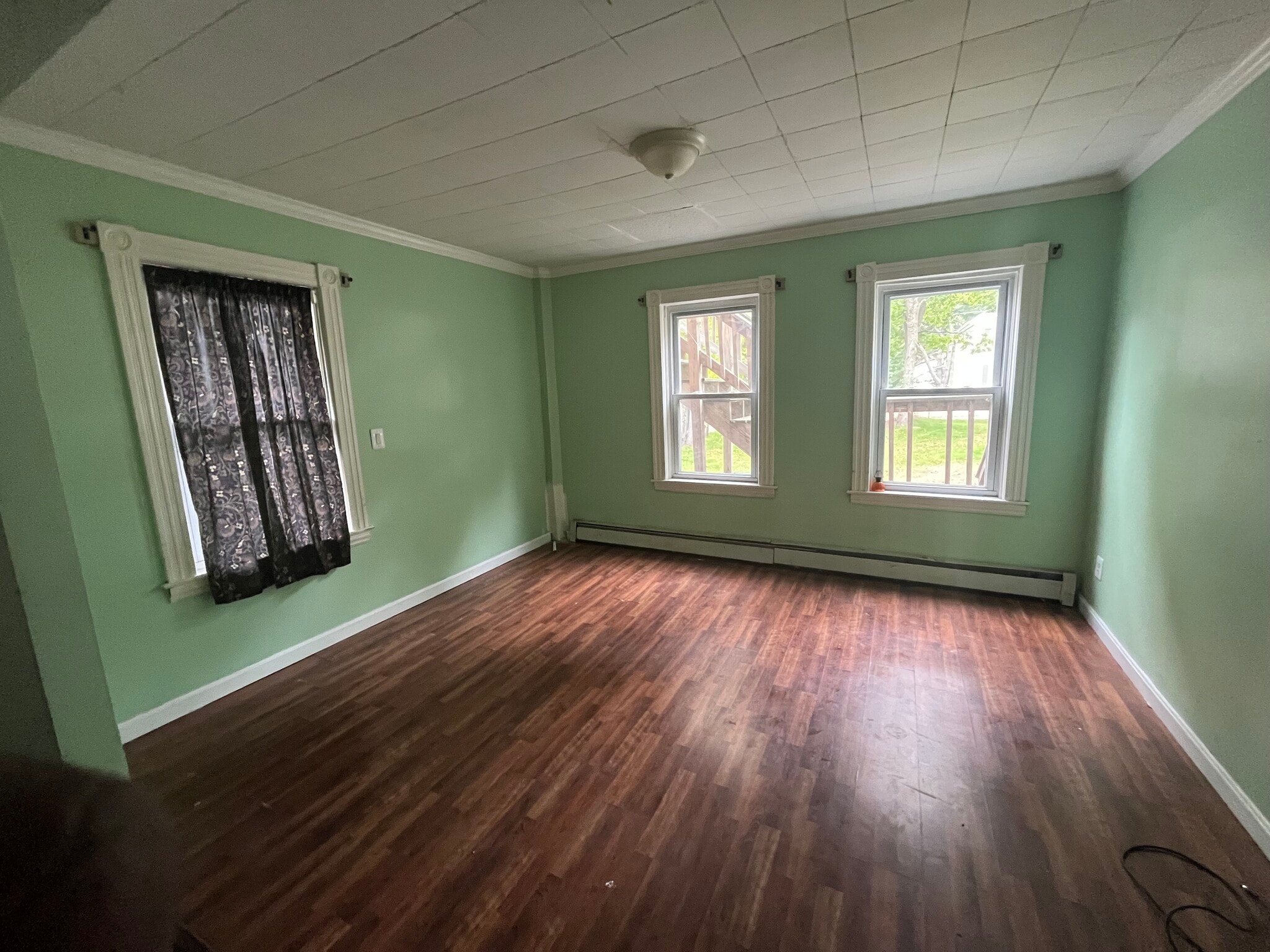 livingroom - 8 Oak St