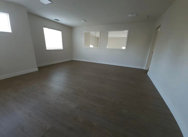 Building Photo - 505 Dimensions St