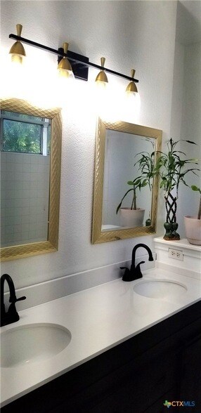 Building Photo - 2703 Blackburn Dr