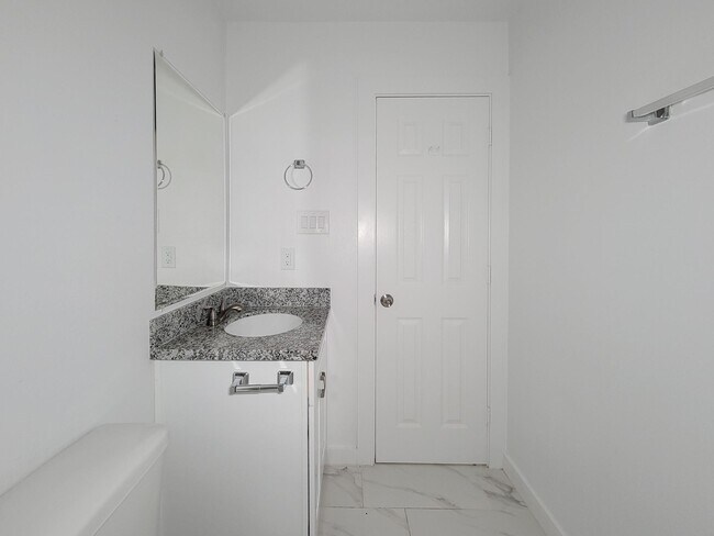 Building Photo - 8122 Sterlingshire St