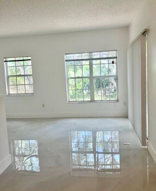 Building Photo - 10324 Fox Trail Rd S