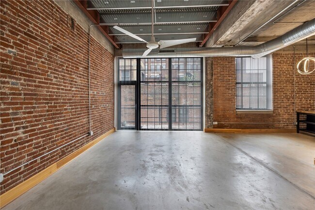 Building Photo - 2201 Locust St
