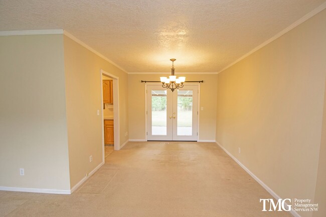 Building Photo - Beautiful Three Bedroom in Great Camas Nei...