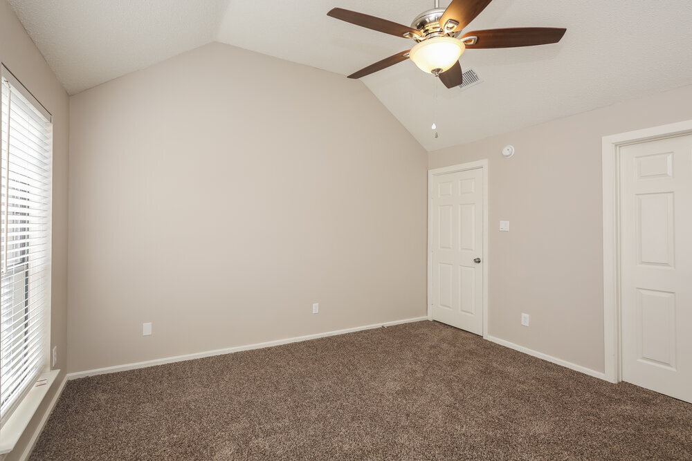 Building Photo - 657 Edgewood Dr