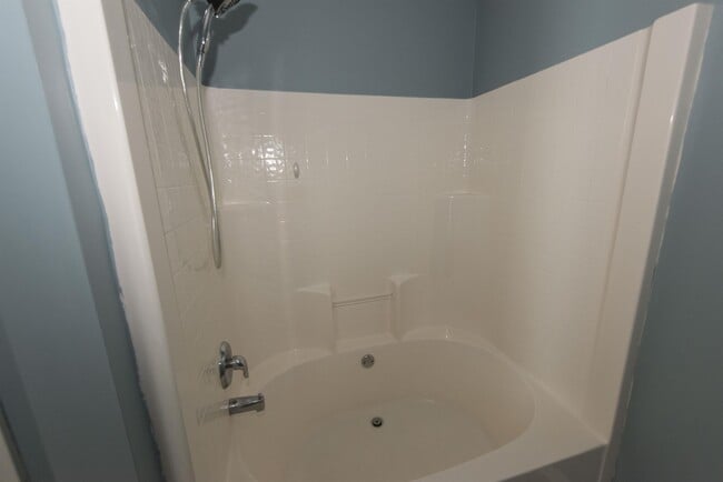 Building Photo - 2118 Winding Oak Dr