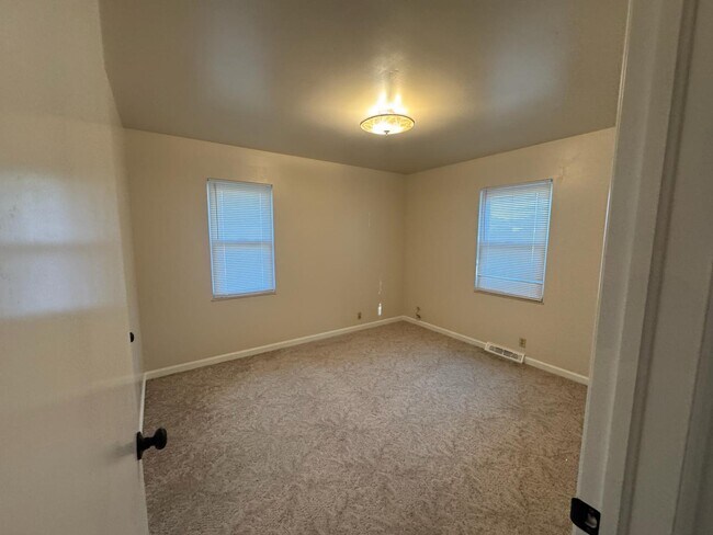 Building Photo - 3512 Ridgeway Ave