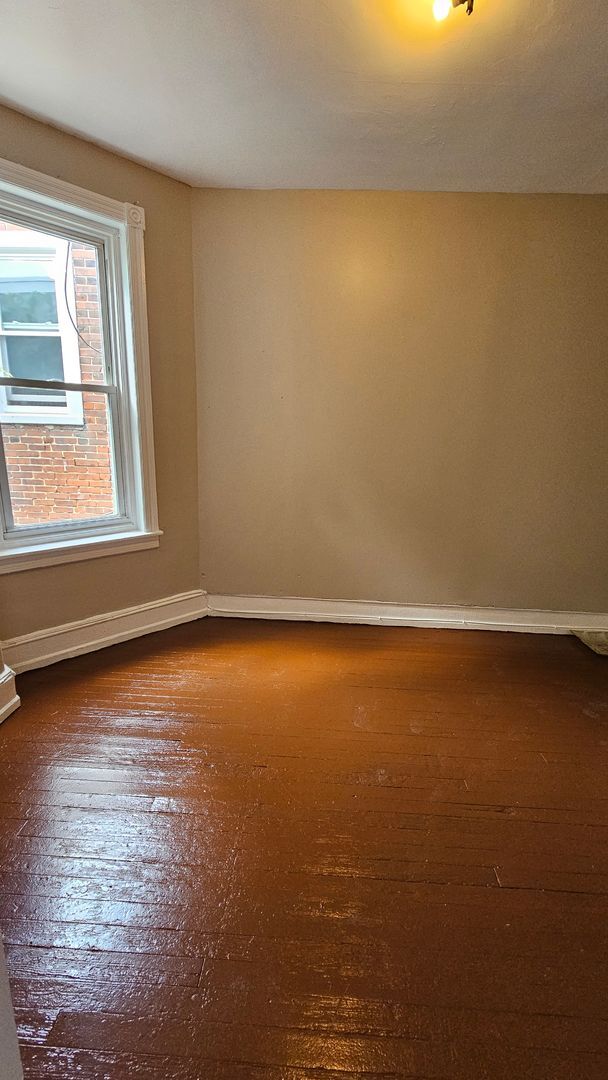 Building Photo - Refreshed 3 BR Home in Southwest Philly