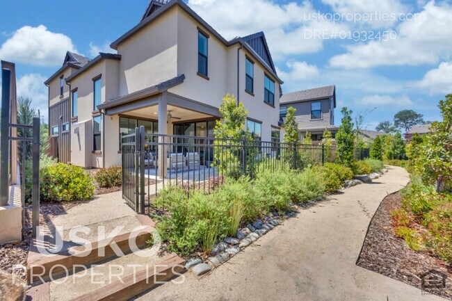 Building Photo - 7095 Soleil Wy
