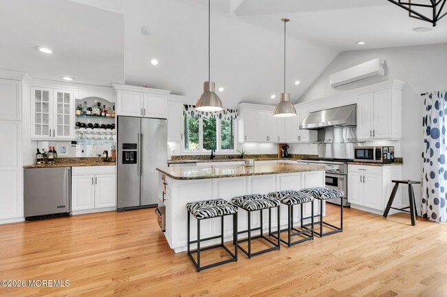Building Photo - 16 Bingham Hill Cir
