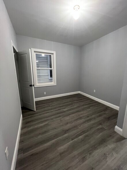 Building Photo - 163 N 9th St