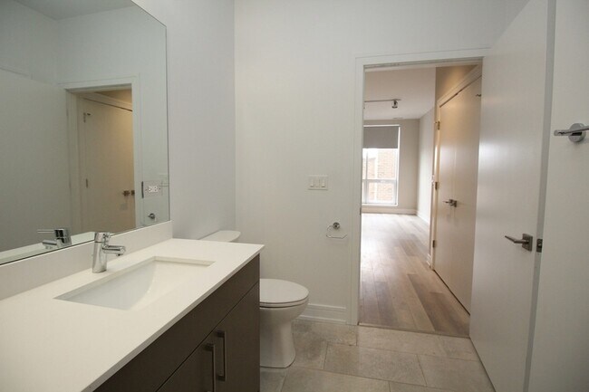 Building Photo - 1554 N Talman Ave