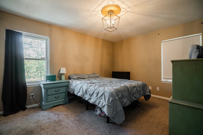 Building Photo - 615 Olmstead Dr