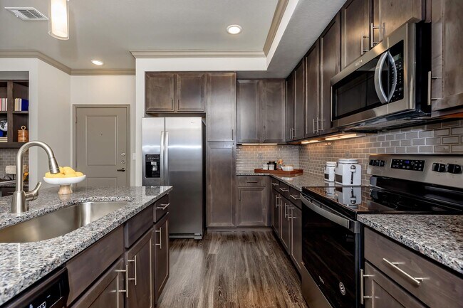 Building Photo - Your Dream Home – 6 Weeks Free!