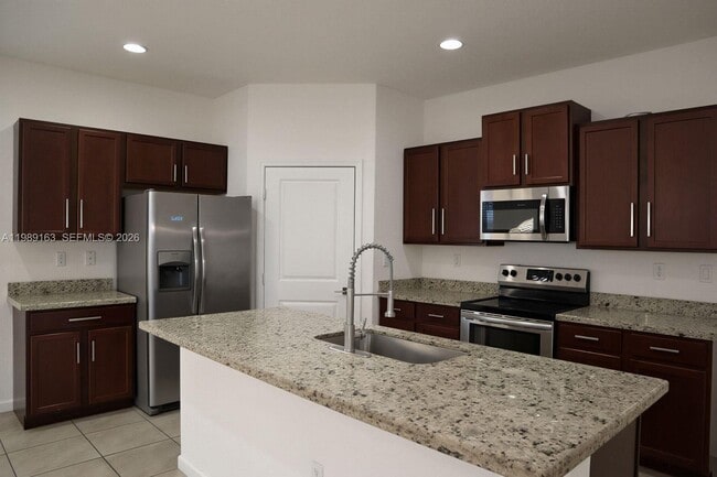 Building Photo - 27440 SW 135th Ave Rd