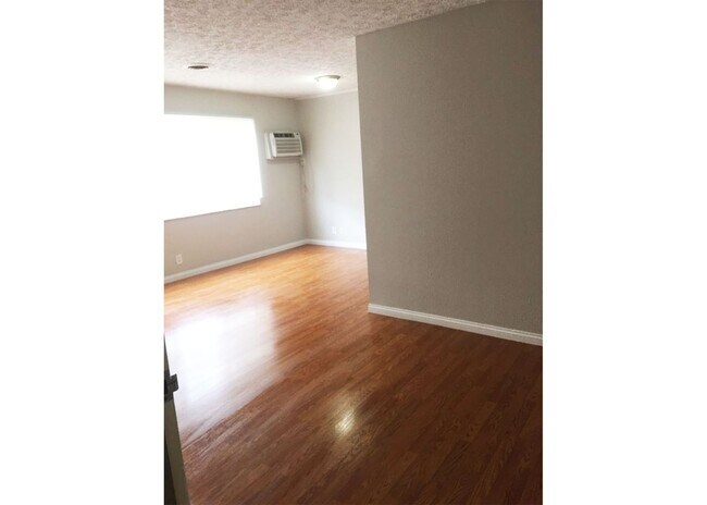 Building Photo - 563 Lowell Ave