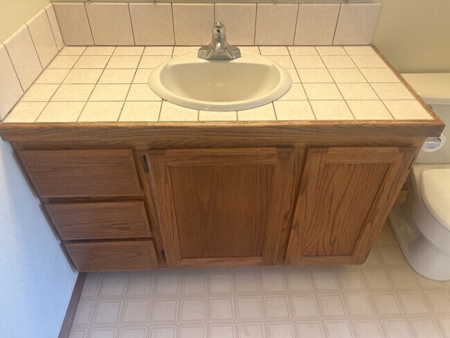 Building Photo - 2149 Woodcrest Ct