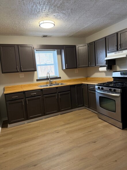 Kitchen - 2729 New Jersey St