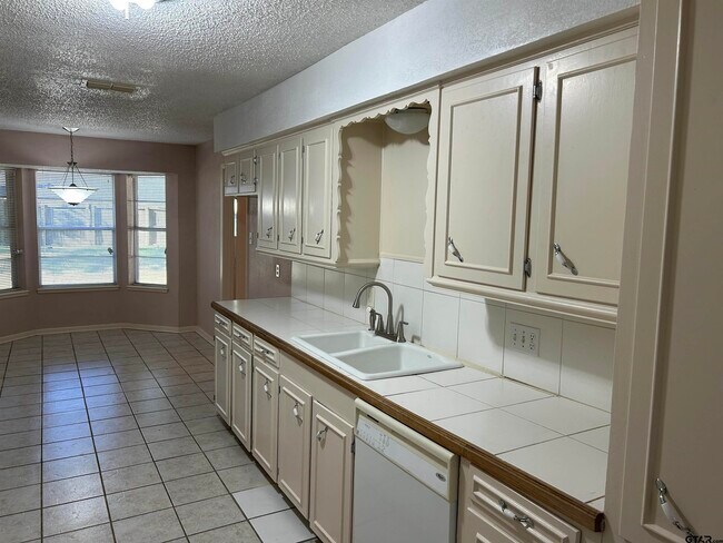 Building Photo - 4615 Edinburgh Dr