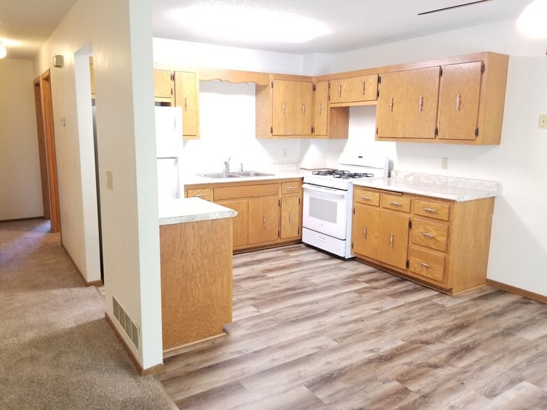 Building Photo - 220 Leighton Dr