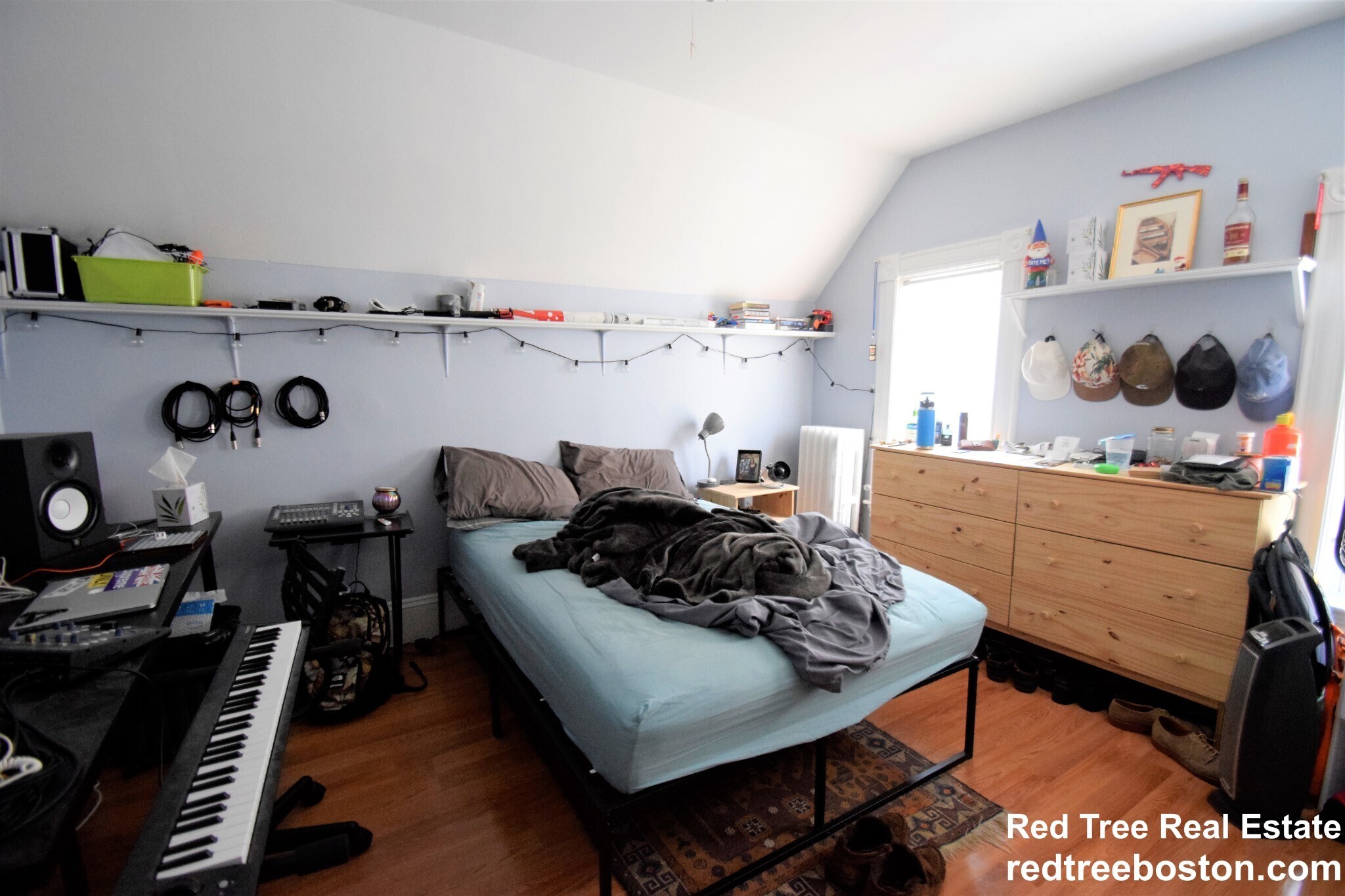 Building Photo - 25 Oak Square Ave