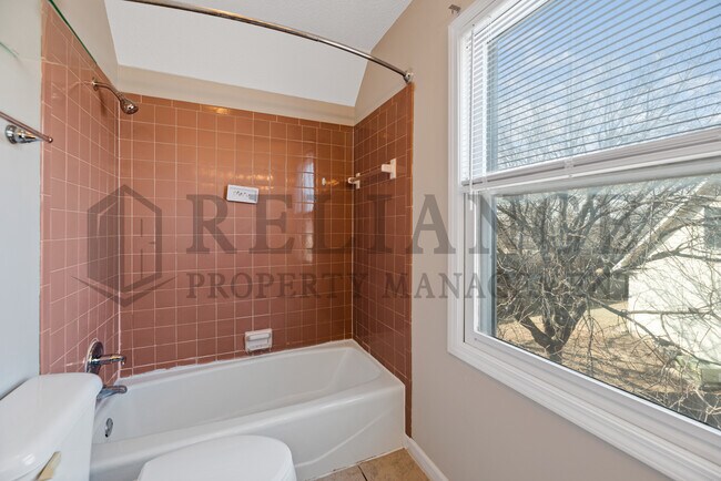 Building Photo - 1417 S Goebel Cir