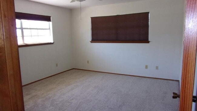 Building Photo - 1802 Goehmann Ln