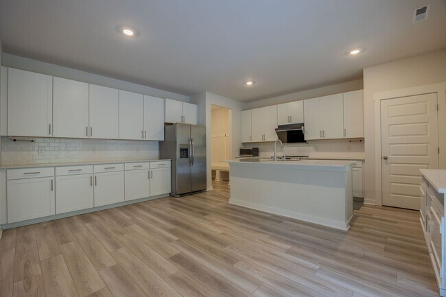 Building Photo - 1071 Ross Farms Blvd