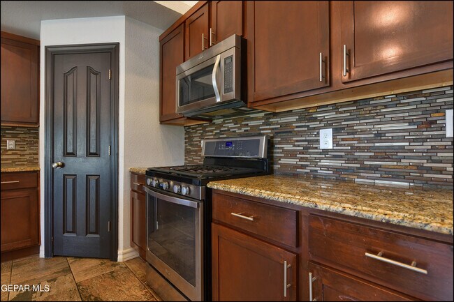 Building Photo - 5649 Valley Maple Dr