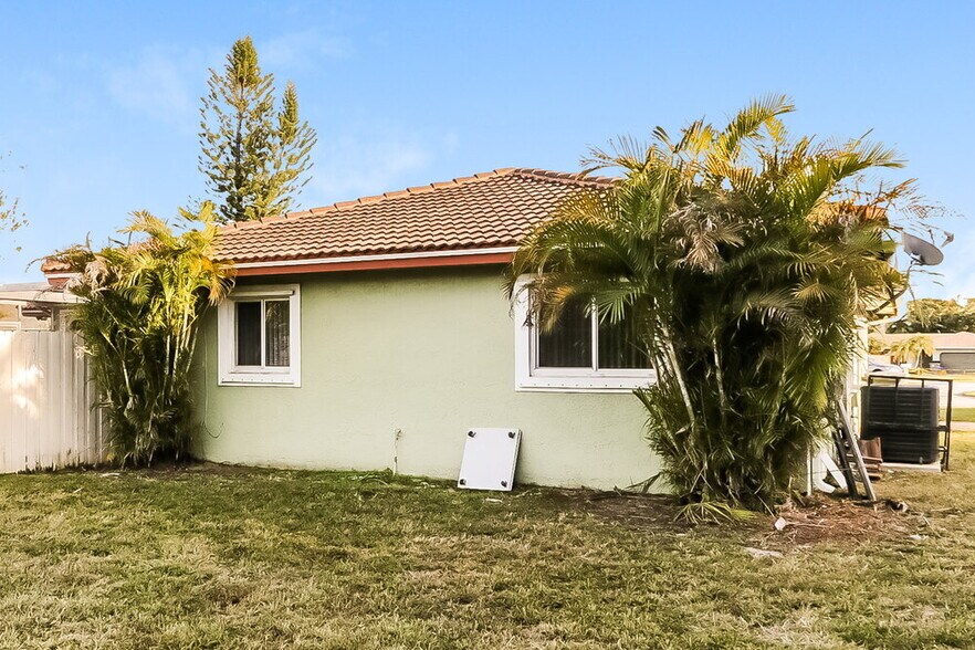 Building Photo - 22025 Flanders Ct