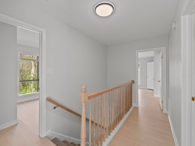 Building Photo - "Spacious 5-Bed Haven on Cedarest Rd – Where Comfort Meets Convenience in Fairfax!"