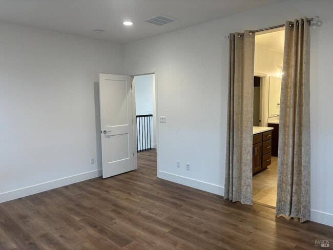 Building Photo - 1468 Oak Cir