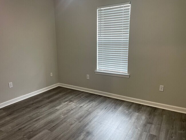 Building Photo - 1425 Joyner Dr