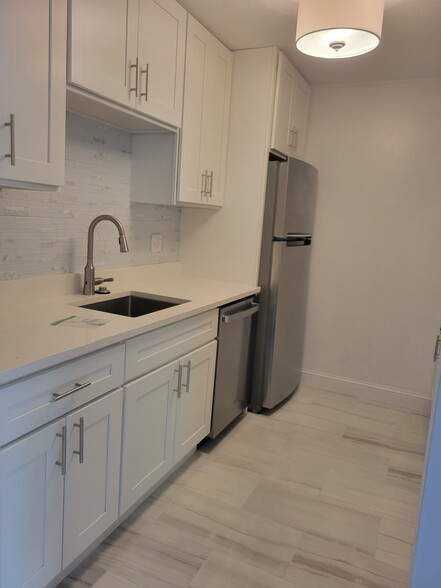Building Photo - 1 Greenbriar Dr