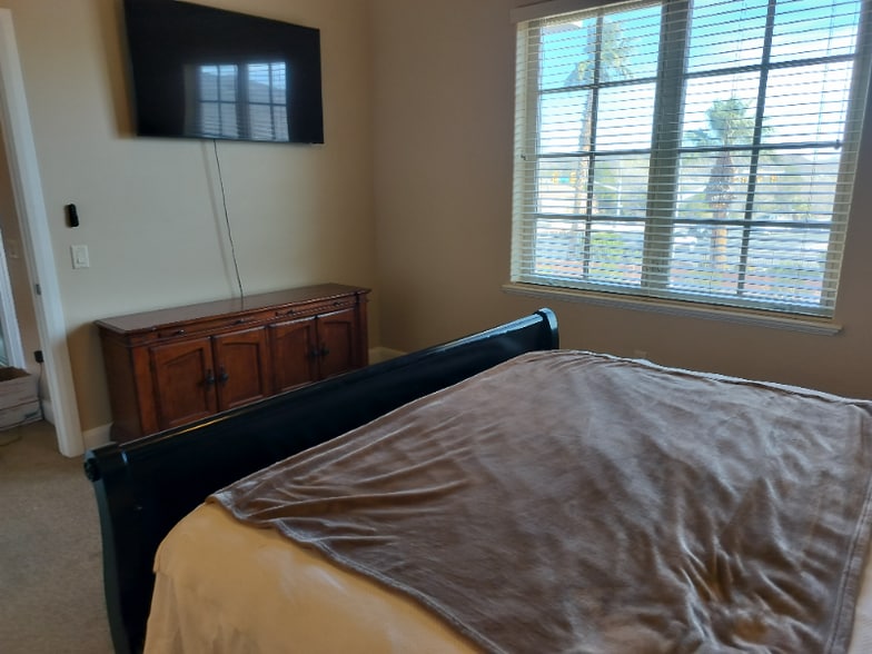 Building Photo - 810 S Dixie Dr