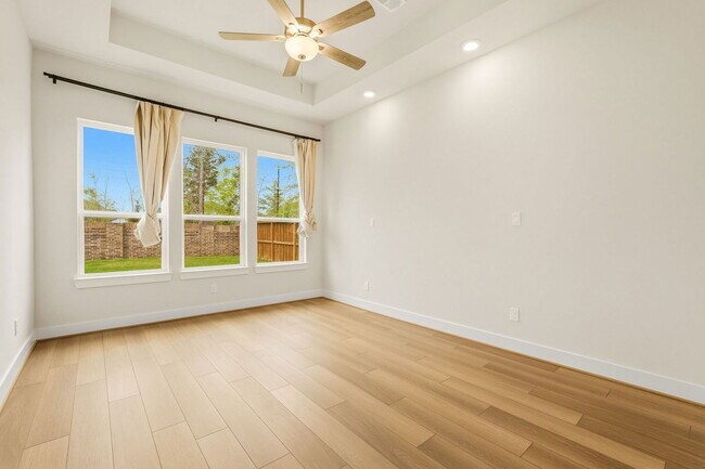 Building Photo - 4615 Bridgewood Dr