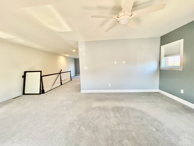 Building Photo - SIENA Place/PACKER PARK CORNER 4 Bedroom/2...