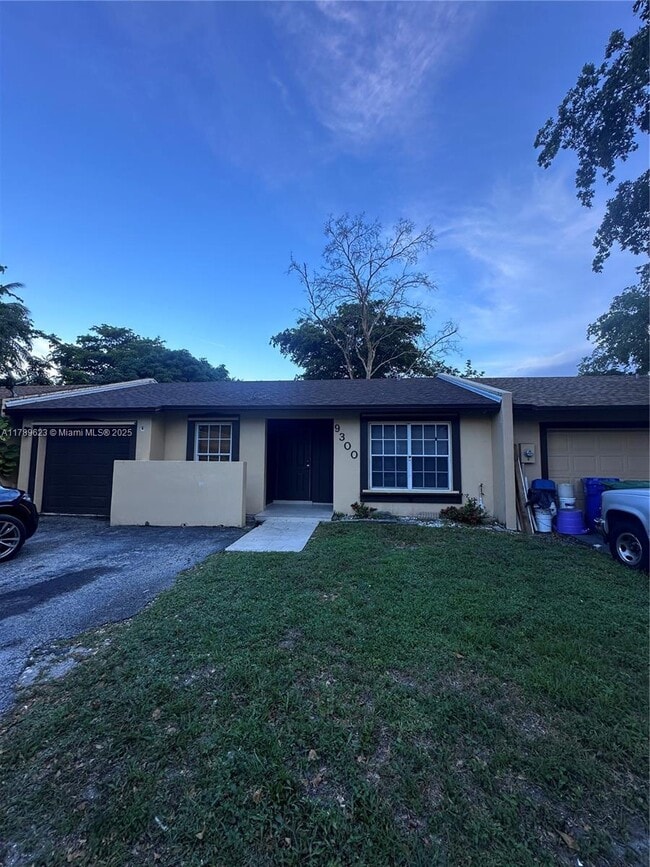 Primary Photo - 9300 E Elm Ln