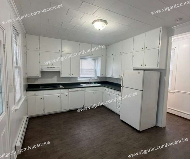 Building Photo - 136 Matteson St