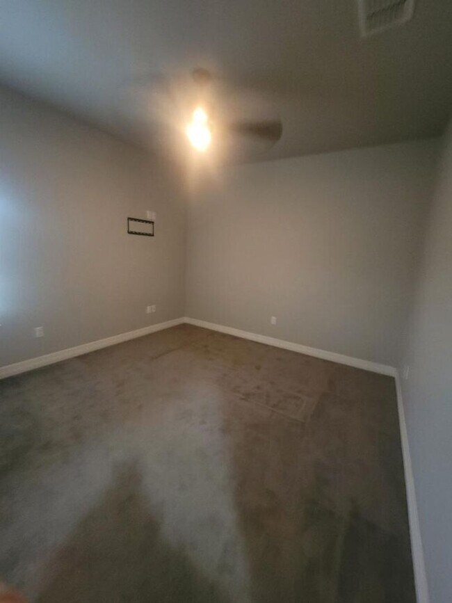 Building Photo - 724 Fir Wood Ln