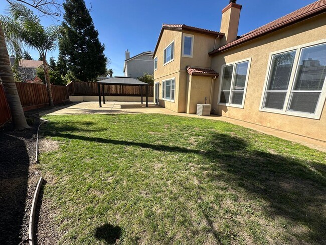 Building Photo - Gorgeous 6 Bedroom, 3 Bath Antioch Home