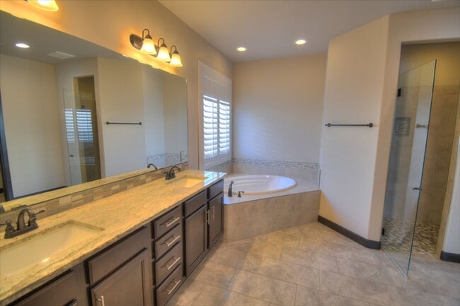 Building Photo - Meriposa Masterpiece