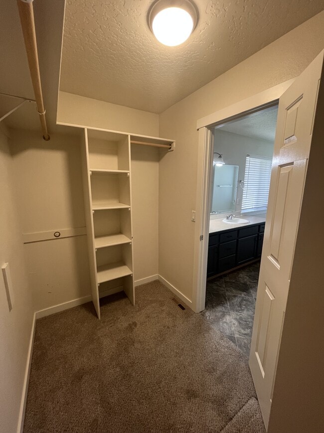 Building Photo - 1820 W Camelot Dr