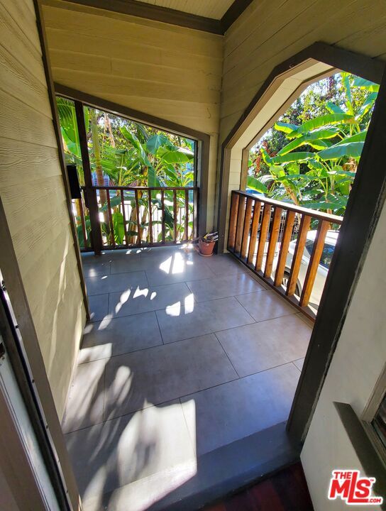 Building Photo - 119 Benton Wy